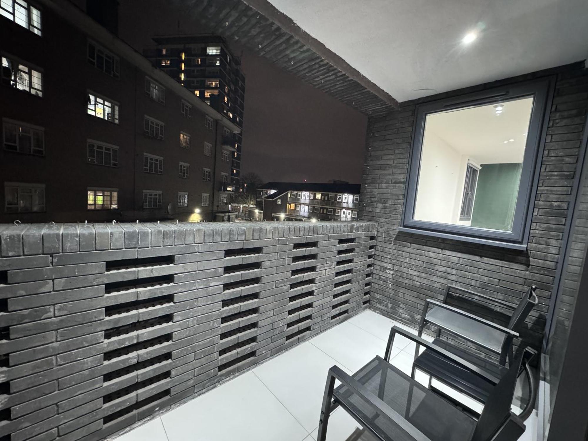 The Edge Ft6 * Londra